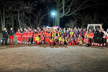 Gemeinschaftsfoto aller beteiligten Rettungshunde-Teams