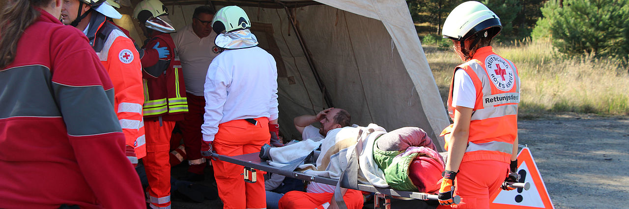 Die Bereitschaften in Zusammenarbeit mit dem Rettungsdienst bei einer Übung